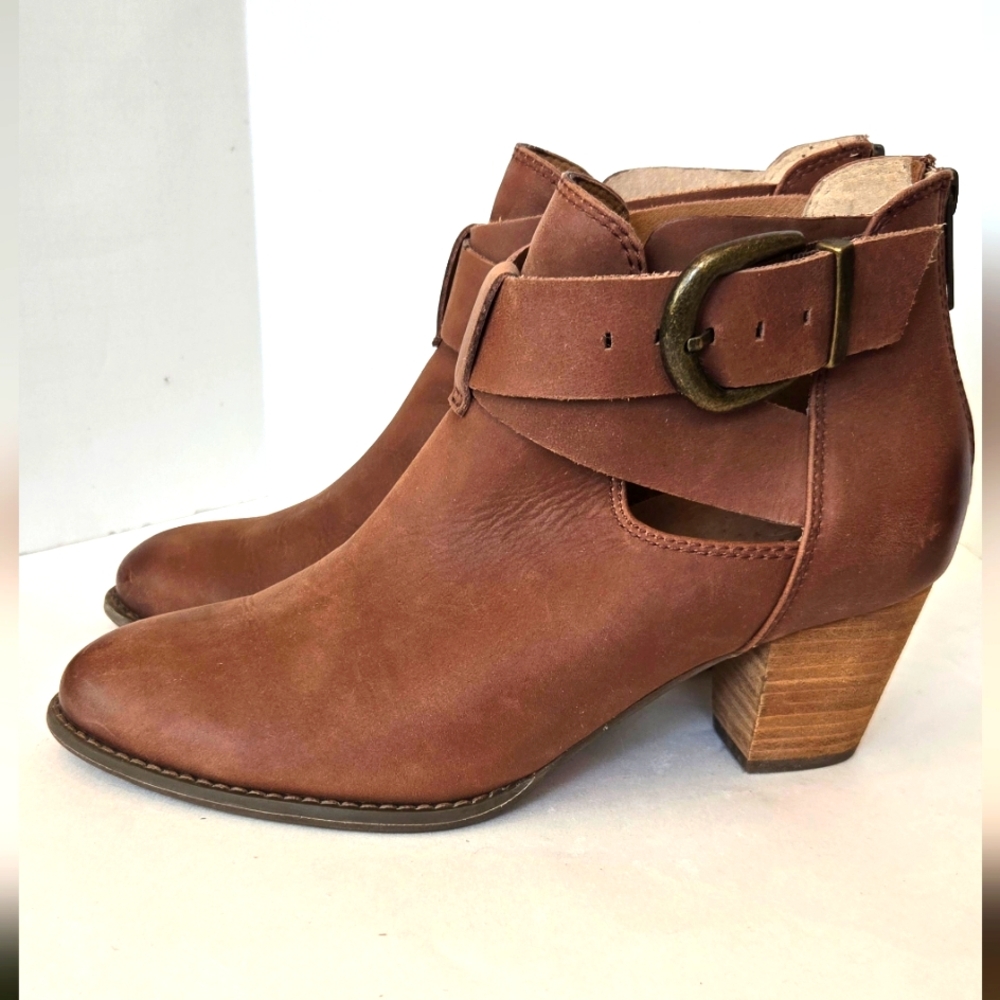 Vionic brown leather boots stacked heel